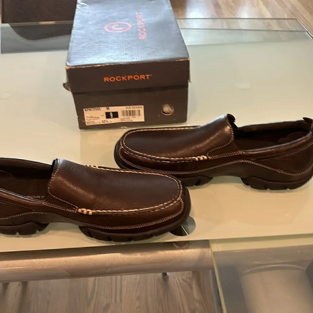 Rockport new loafers chocolate brown 9 scratches on top of right shoe see pictur